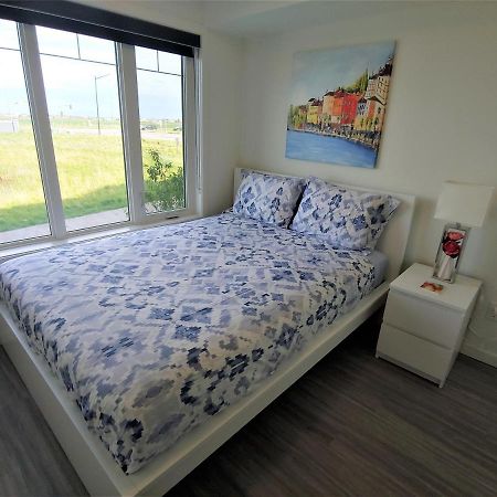 Serene 2 Bedroom Condo With Balcony And Lakeview วินนิเพก ภายนอก รูปภาพ