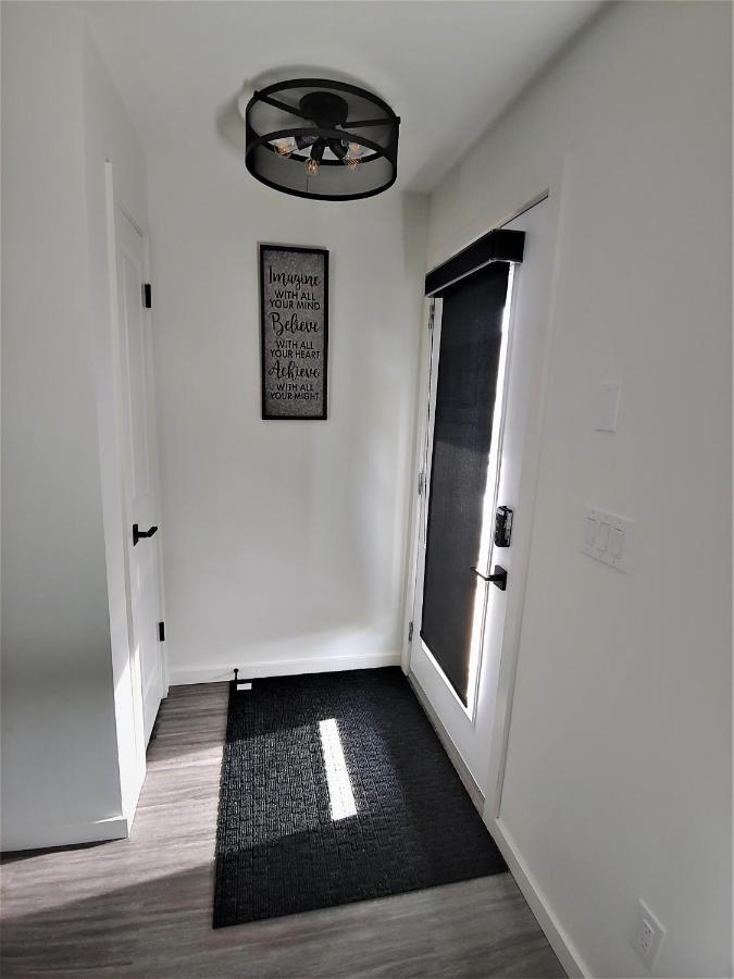 Serene 2 Bedroom Condo With Balcony And Lakeview วินนิเพก ภายนอก รูปภาพ