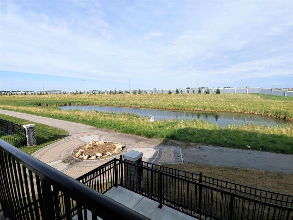 Serene 2 Bedroom Condo With Balcony And Lakeview วินนิเพก ภายนอก รูปภาพ