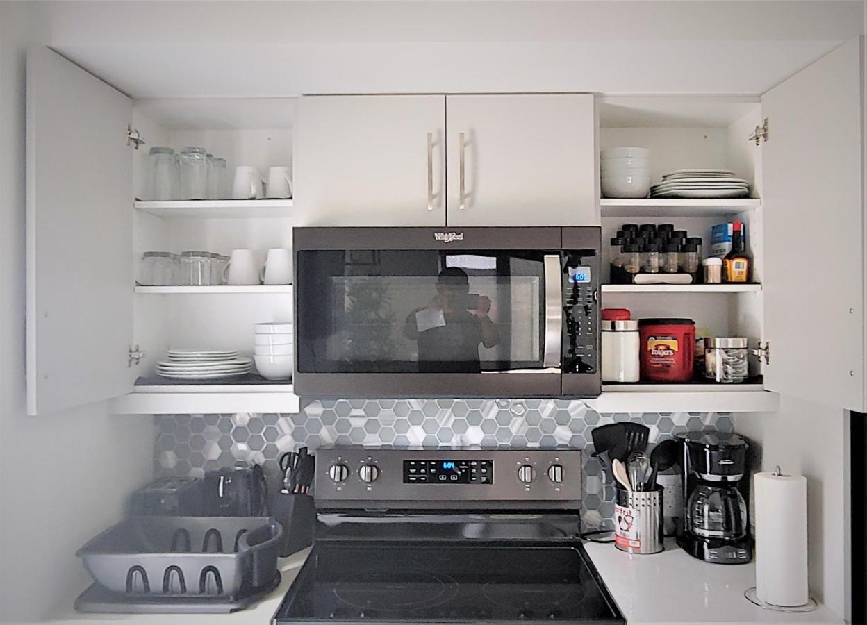 Serene 2 Bedroom Condo With Balcony And Lakeview วินนิเพก ภายนอก รูปภาพ