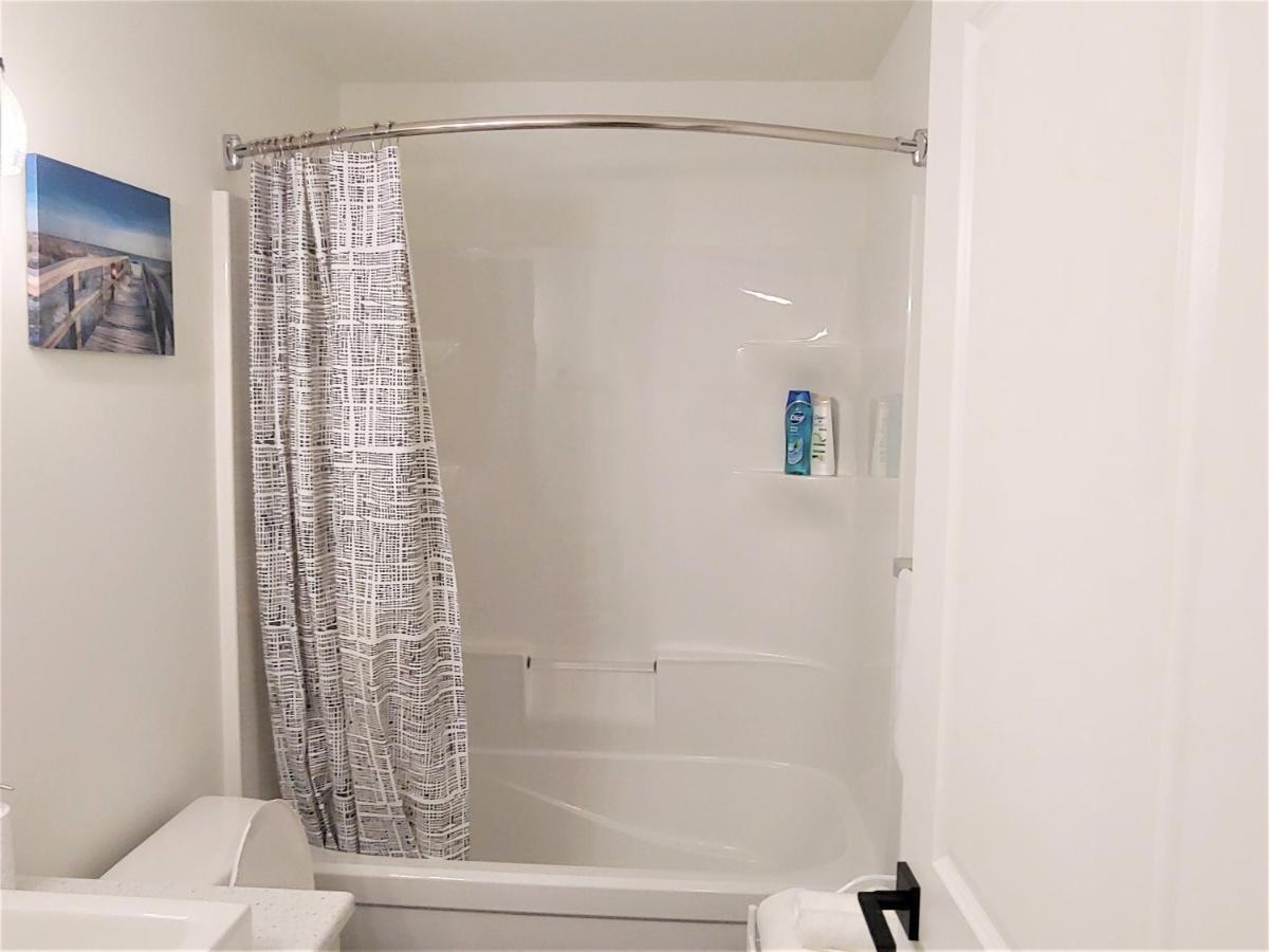 Serene 2 Bedroom Condo With Balcony And Lakeview วินนิเพก ภายนอก รูปภาพ