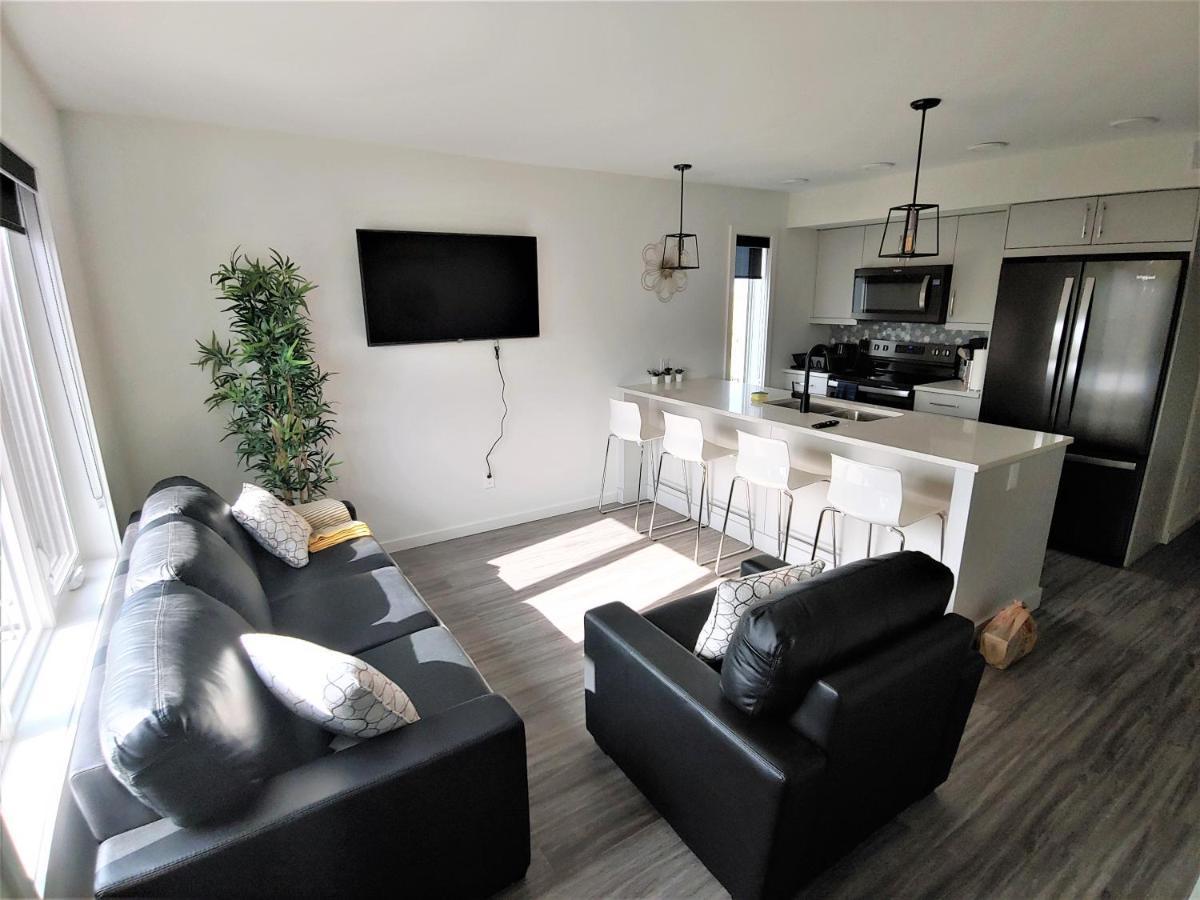 Serene 2 Bedroom Condo With Balcony And Lakeview วินนิเพก ภายนอก รูปภาพ