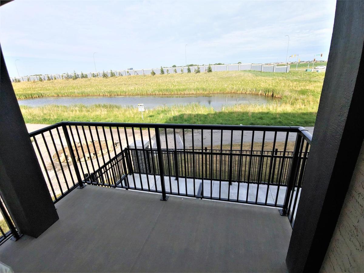 Serene 2 Bedroom Condo With Balcony And Lakeview วินนิเพก ภายนอก รูปภาพ