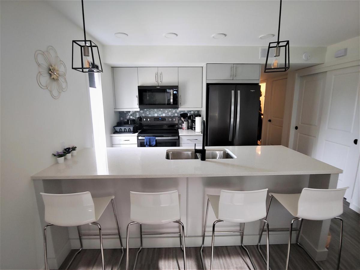 Serene 2 Bedroom Condo With Balcony And Lakeview วินนิเพก ภายนอก รูปภาพ